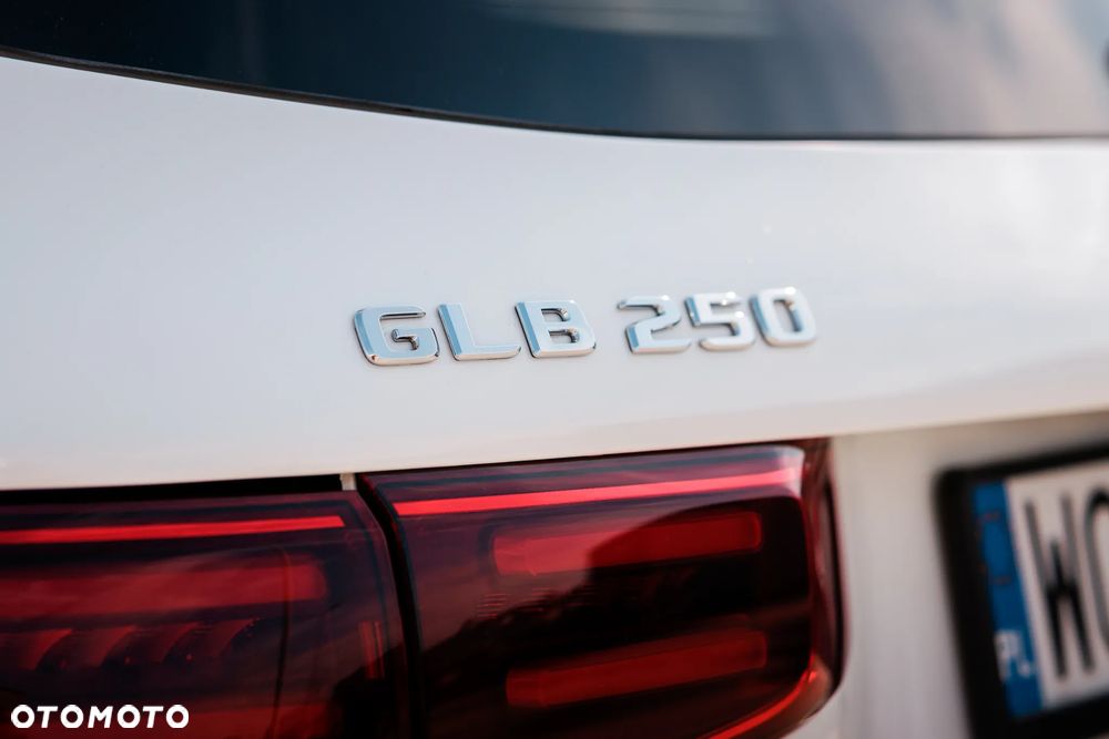 Mercedes-Benz GLB 250 4-Matic AMG Line 8G-DCT - 15