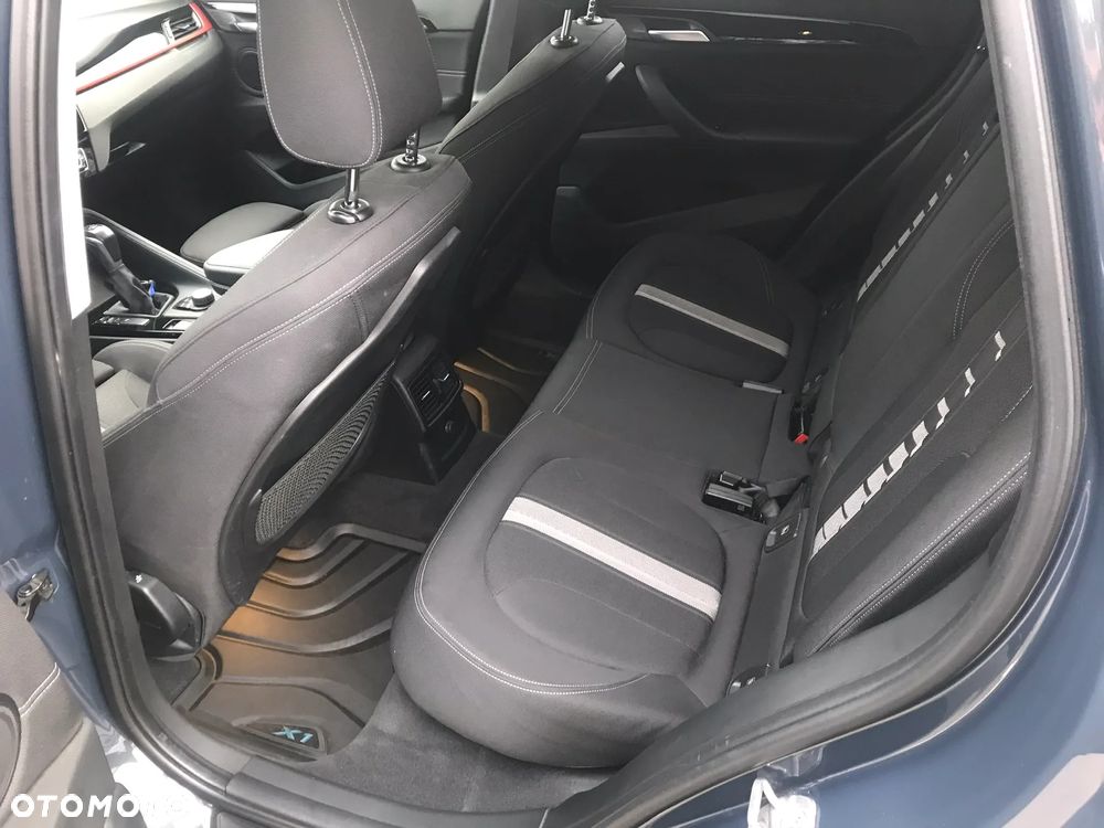 BMW X1 sDrive18d xLine - 13
