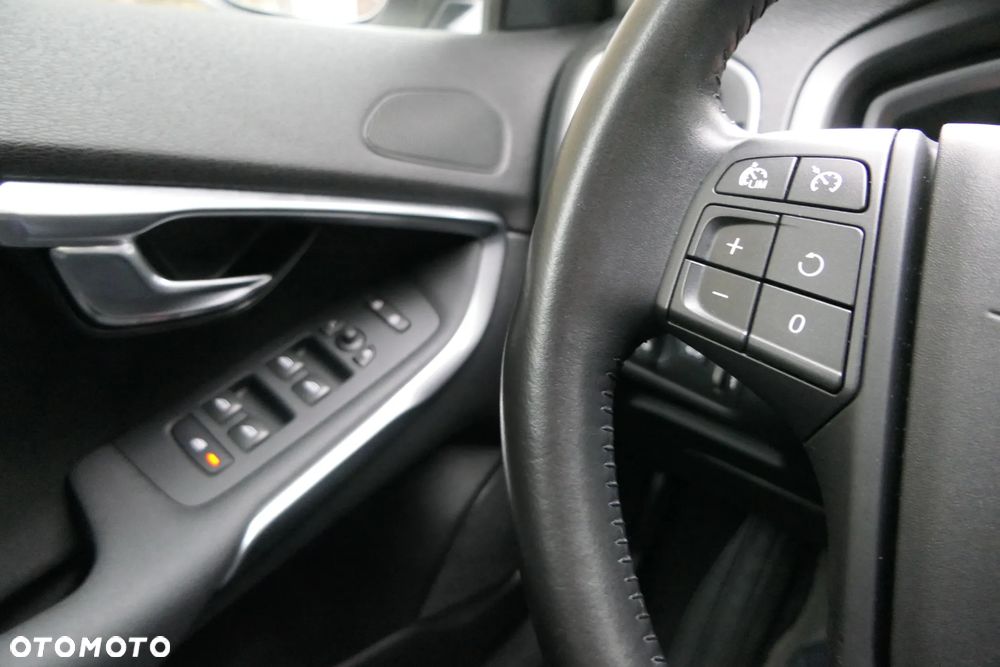 Volvo V40 T2 Drive-E Momentum - 24