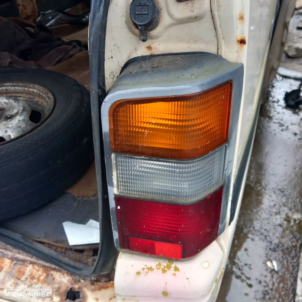 Conjunto de farolins traseiros Mitsubishi L300 - 2