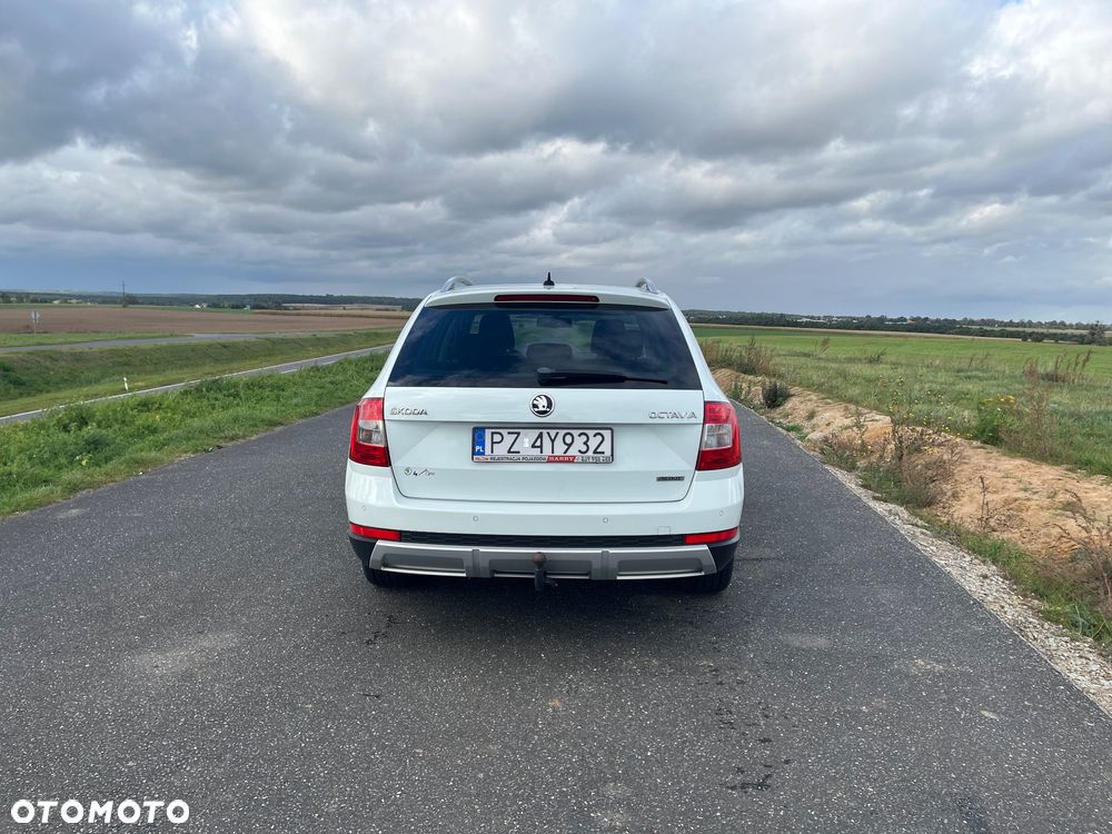 Skoda Octavia Combi 2.0 TDI 4x4 DSG Scout - 9