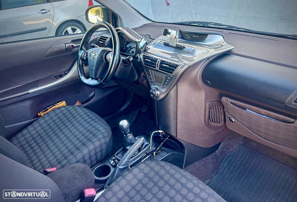 Toyota iQ 1.4 D-4D 2 - 10