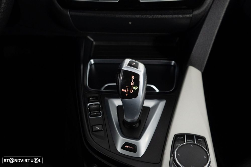 BMW 330 e iPerformance Line Luxury - 23