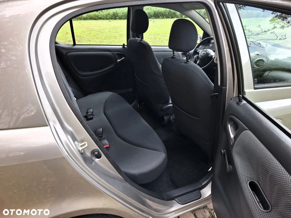 Toyota Yaris 1.3 VVT-i Executive - 8