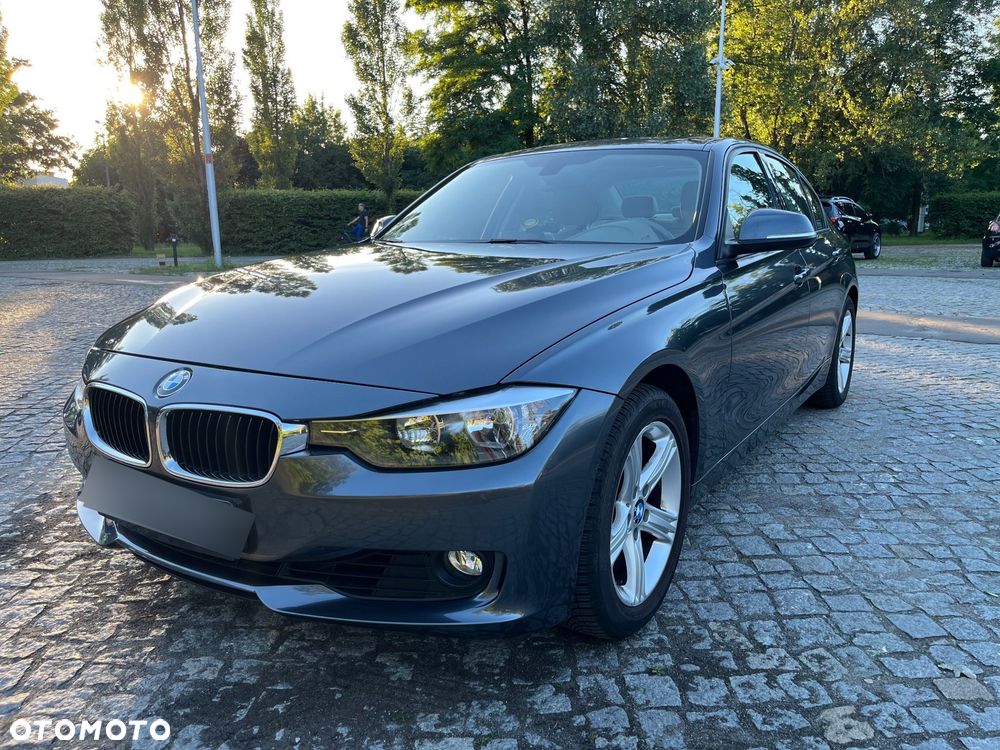 BMW Seria 3 328i - 1
