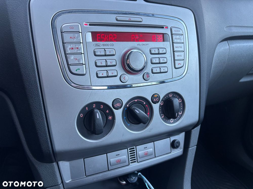 Ford Focus 1.6 Trend - 14