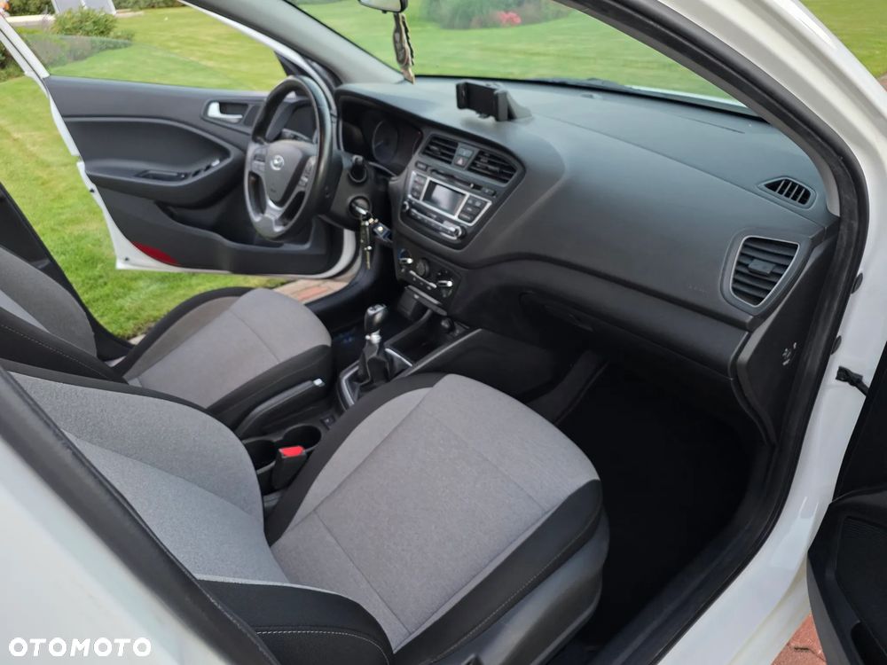 Hyundai i20 1.2 Trend - 12