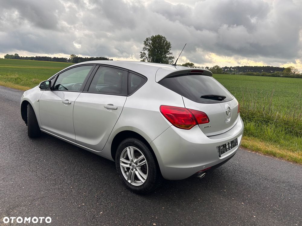 Opel Astra 1.4 T Cosmo - 4