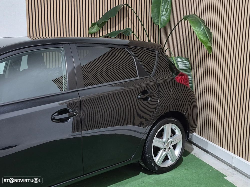 Toyota Auris 1.4 D-4D Comfort+Pack Sport - 3