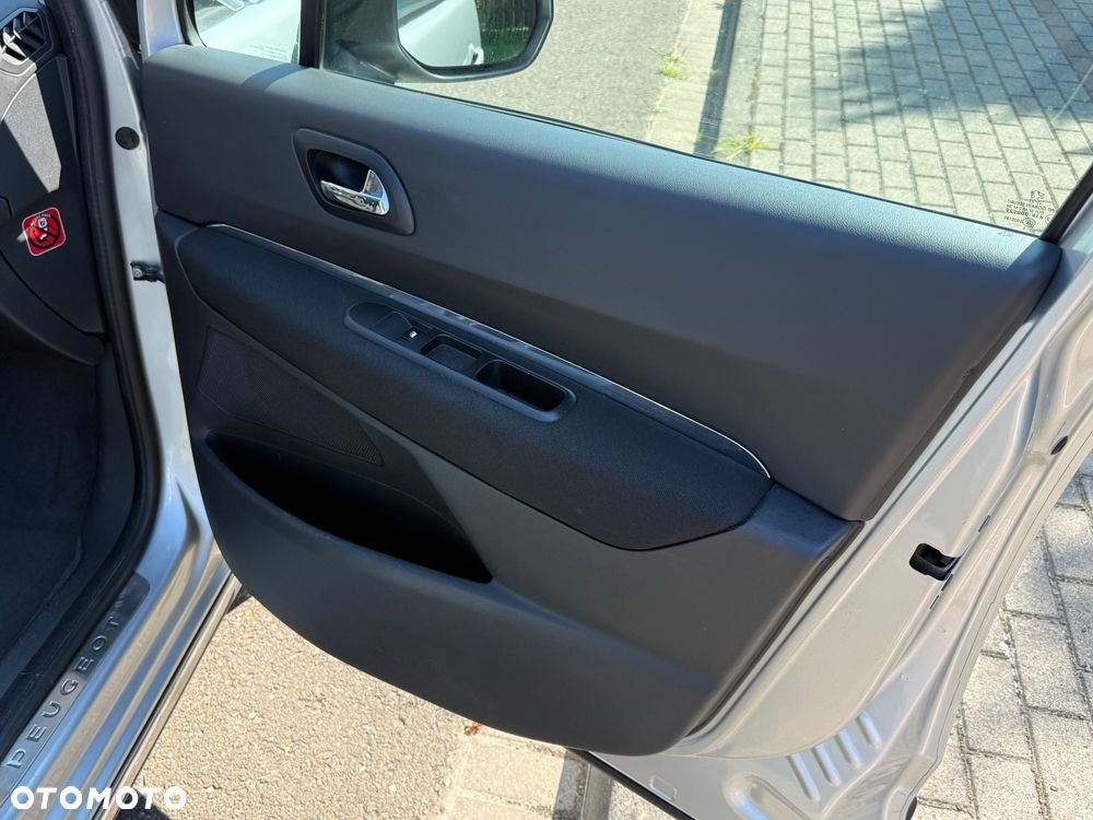 Peugeot 3008 1.6 HDi Premium - 17