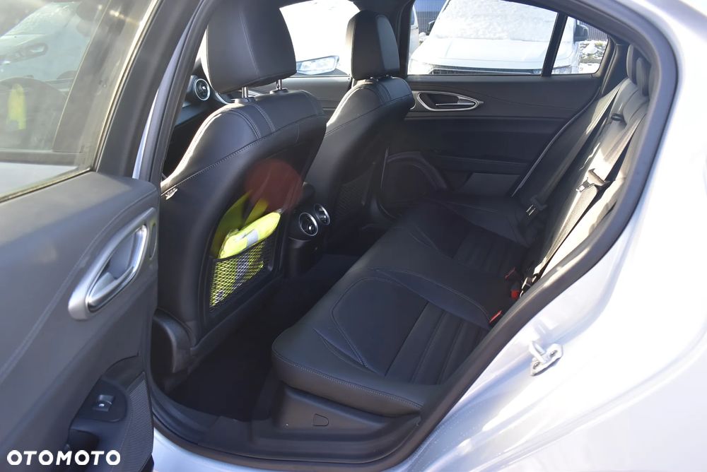 Alfa Romeo Giulia 2.0 Turbo Veloce Q4 - 12
