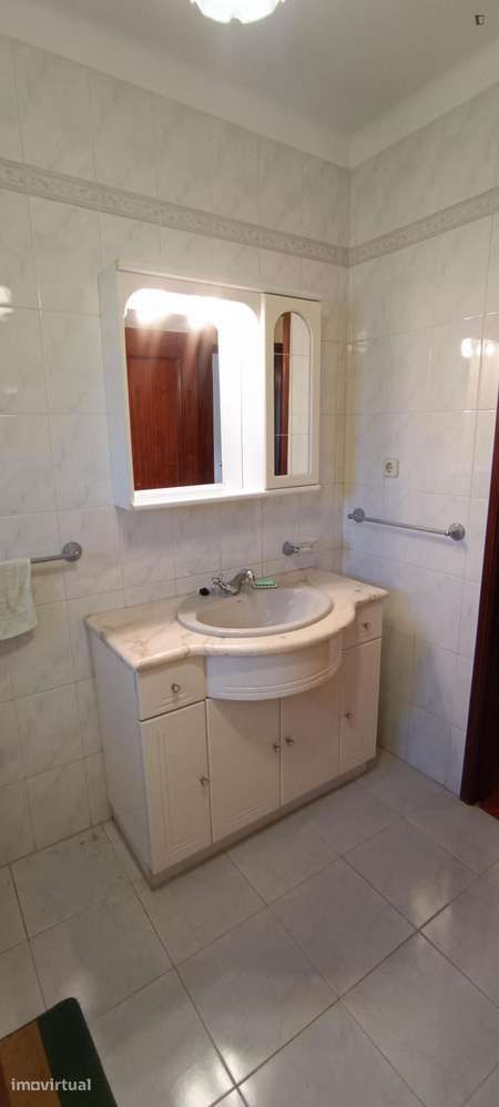 Quarto - localizado em Montes Claros Coimbra - Grande imagem: 2/10