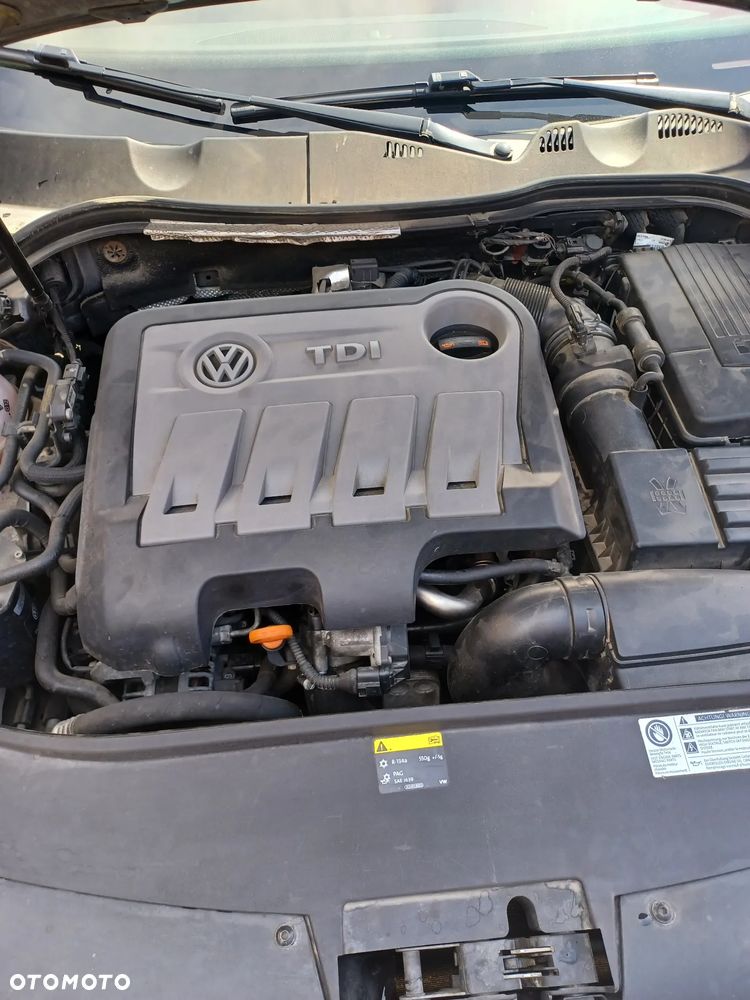 Volkswagen Passat 2.0 TDI Highline - 12