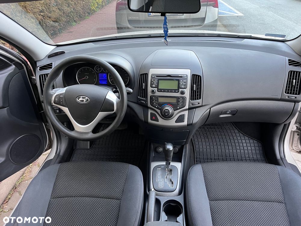 Hyundai i30 1.6 Comfort EU5 - 9