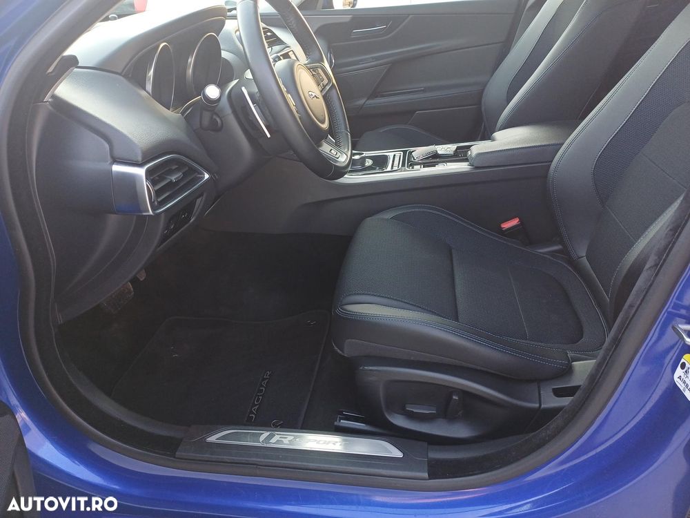 Jaguar XE 2.0 AWD R-Sport - 11