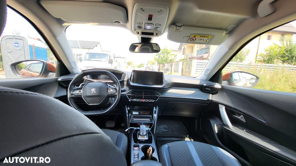 Peugeot 2008 1.2 L PureTech STT EAT8 Allure - 9