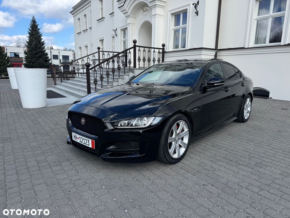 Jaguar XE D200 R-Dynamic S - 1