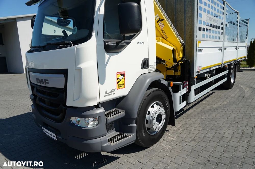 DAF LF 250 / 4X2 / LIVRARE - 7.30 + HDS HYVA HB 150XE3 / RADIOCOMANDĂ / ROTATOARE / MAX. CAPACITATE DE RIDICARE: 5200 KG / FURCĂ PENTRU PALEȚI / EURO 6 - 16