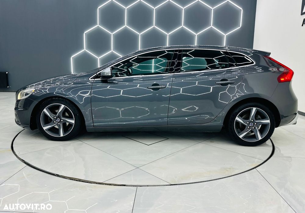 Volvo V40 D2 R Design - 33