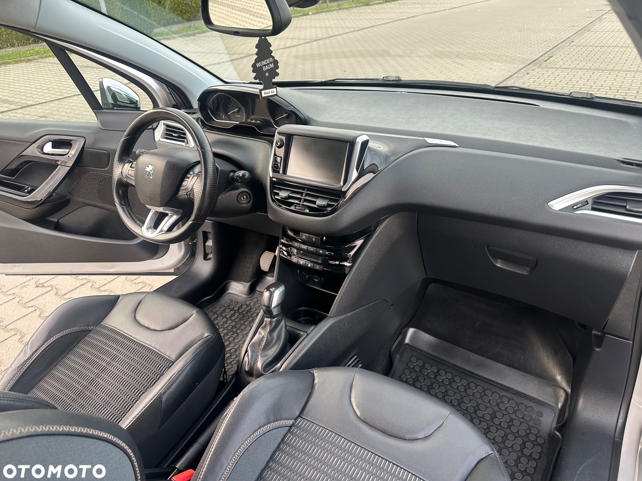 Peugeot 208 1.6 e-HDi Allure STT - 11