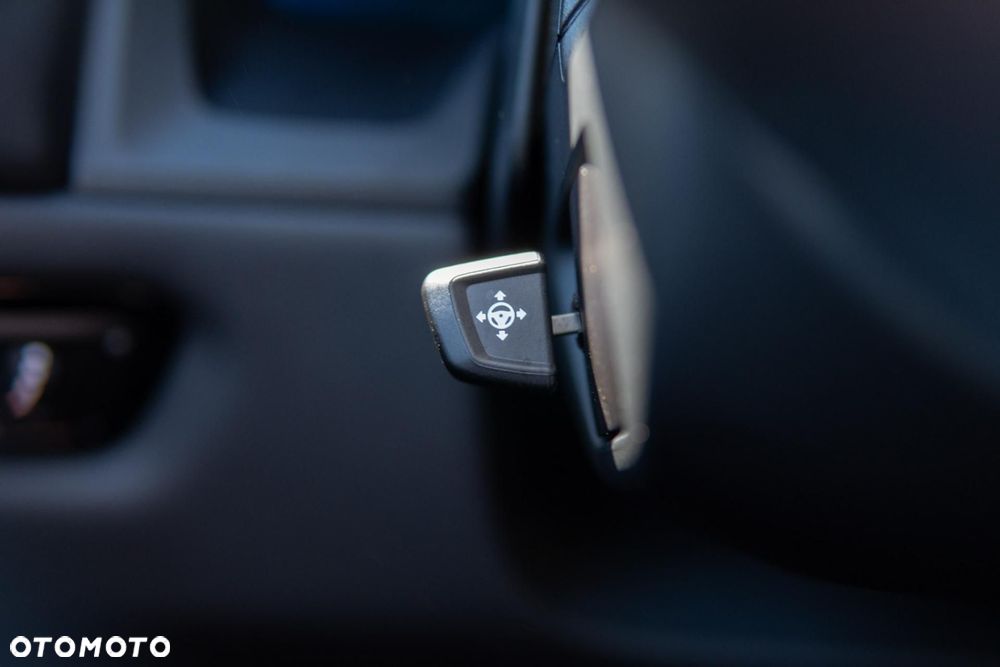 BMW Seria 8 840d xDrive mHEV - 32