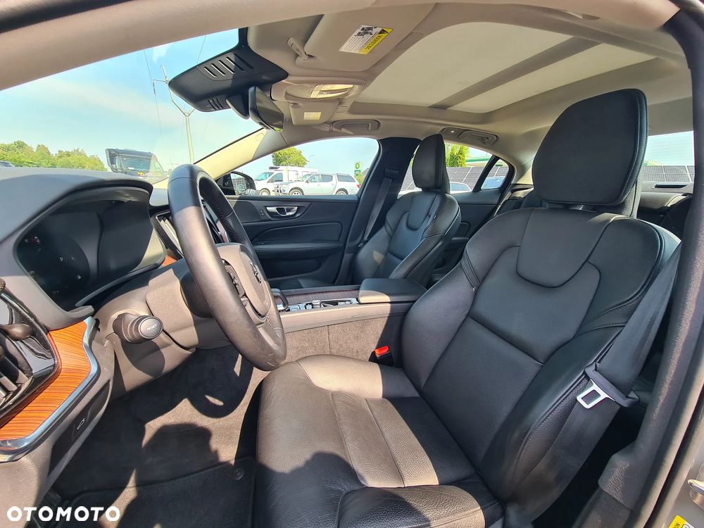 Volvo S60 B5 B AWD Plus Dark - 17