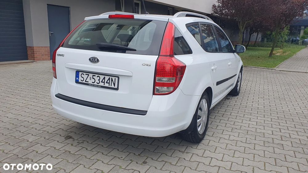 Kia Ceed - 10