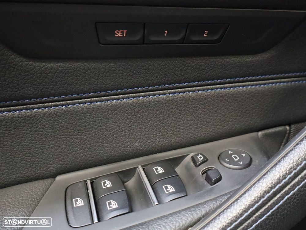 BMW 520 d Pack Desportivo M Auto - 13