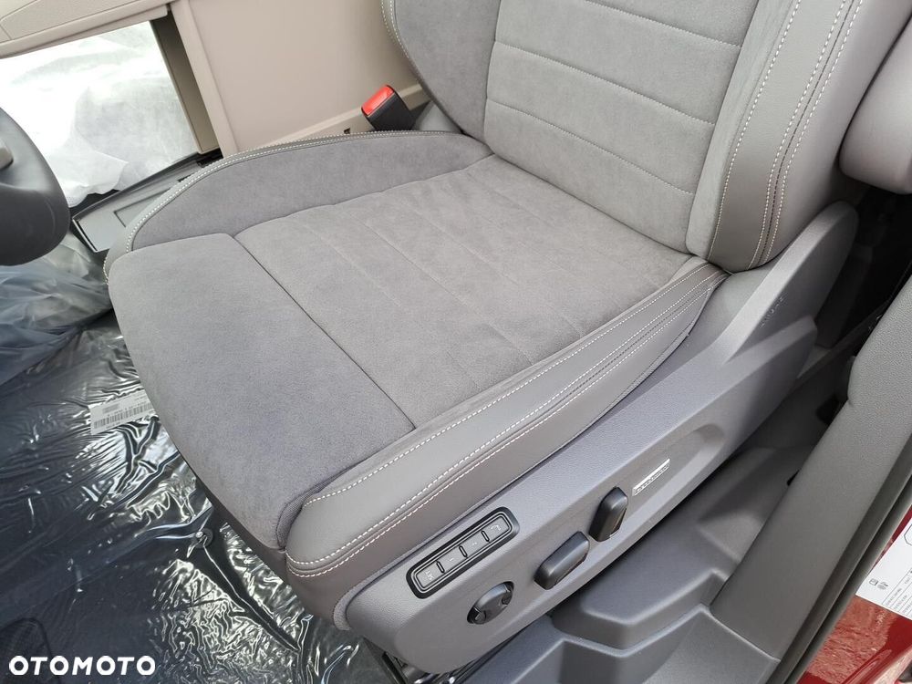 Volkswagen Multivan - 13