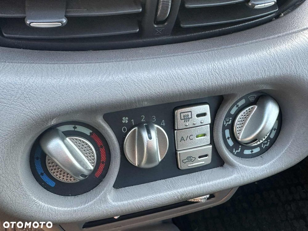 Nissan Almera Tino 1.8 - 3