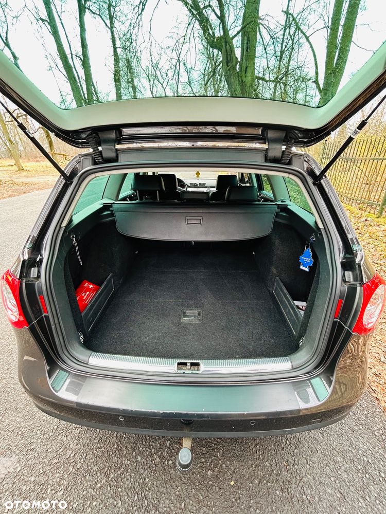 Volkswagen Passat 2.0 TDI DSG Individual Chrom - 12