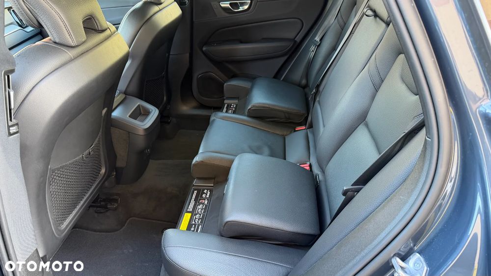 Volvo XC 60 B4 B Momentum Pro - 13