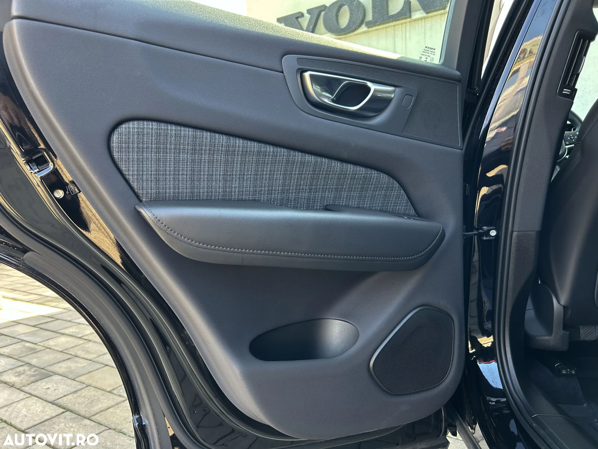 Volvo XC 60 B5 MHEV AT8 AWD Momentum Pro - 20