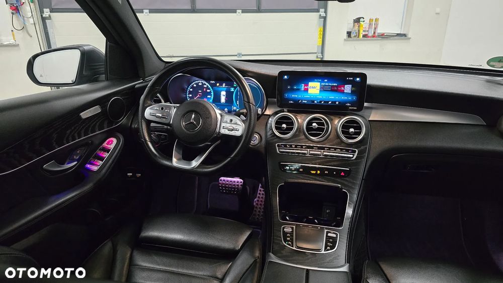Mercedes-Benz GLC 300 d 4Matic 9G-TRONIC AMG Line Plus - 22
