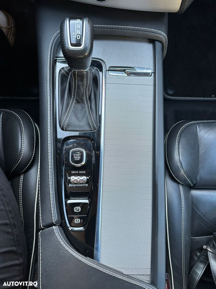 Volvo XC 90 D5 AWD Geartronic RDesign - 16