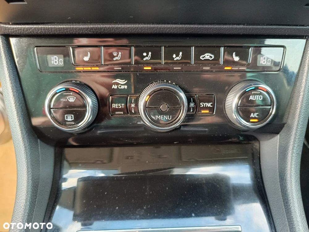 Skoda Superb 2.0 TDI DSG Premium Edition - 27