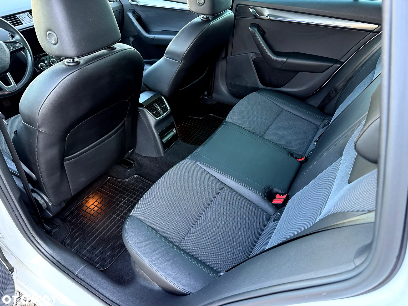 Skoda Octavia Combi 2.0 TDI DSG Style - 11