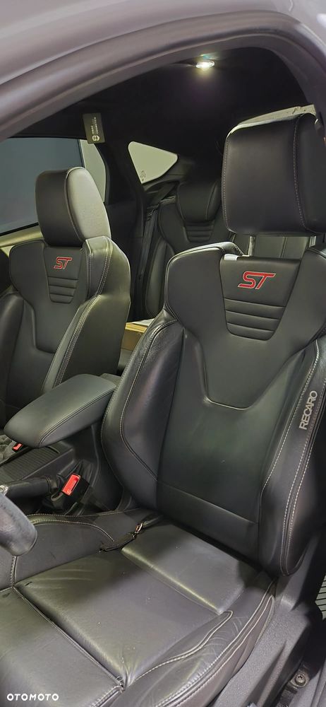 Ford Focus 2.0 EcoBoost ST - 19