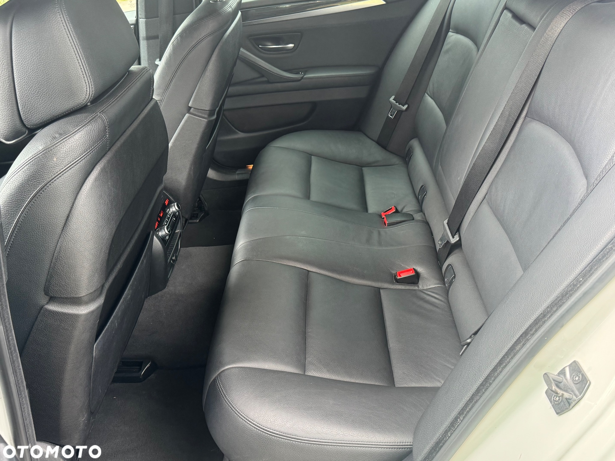 BMW Seria 5 525d xDrive Touring - 22