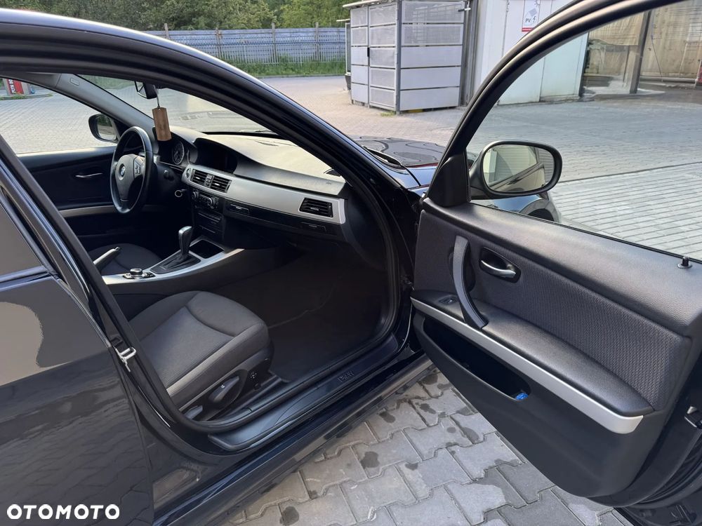 BMW Seria 3 320i - 10
