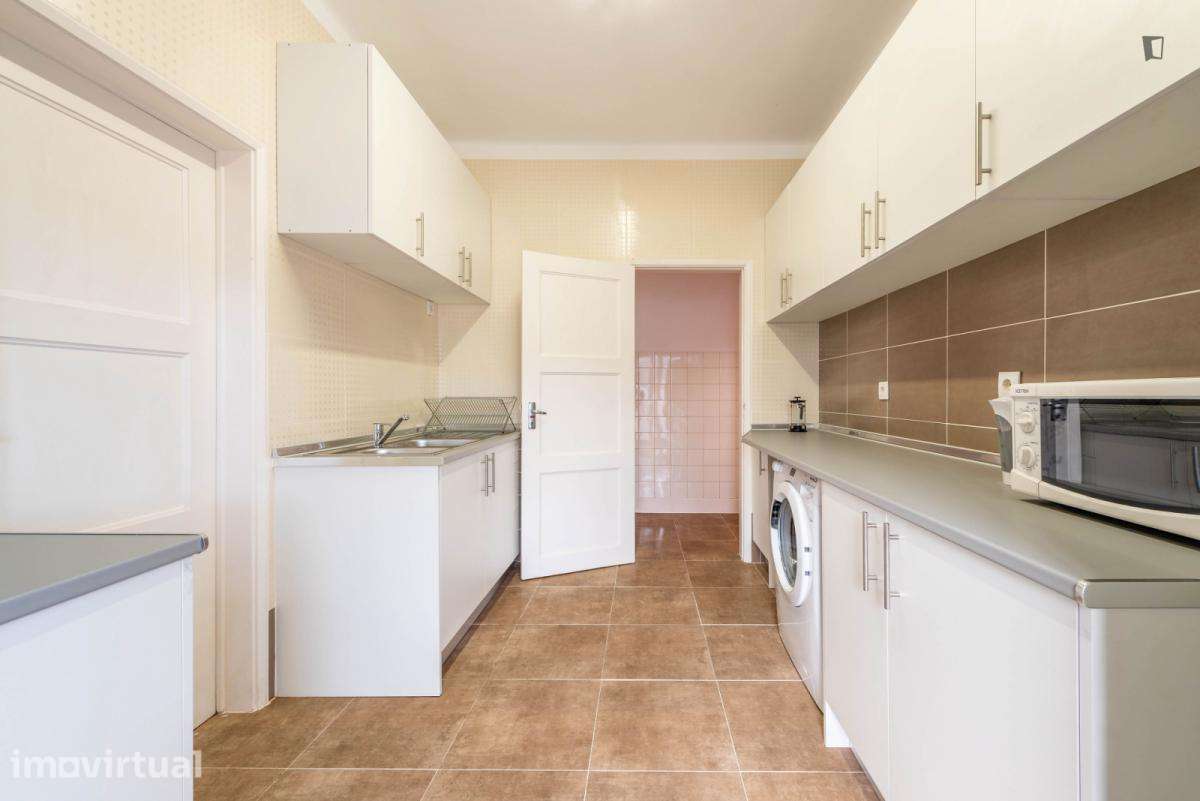 Quarto - localizado em Telheiras Lisbon - Grande imagem: 4/12