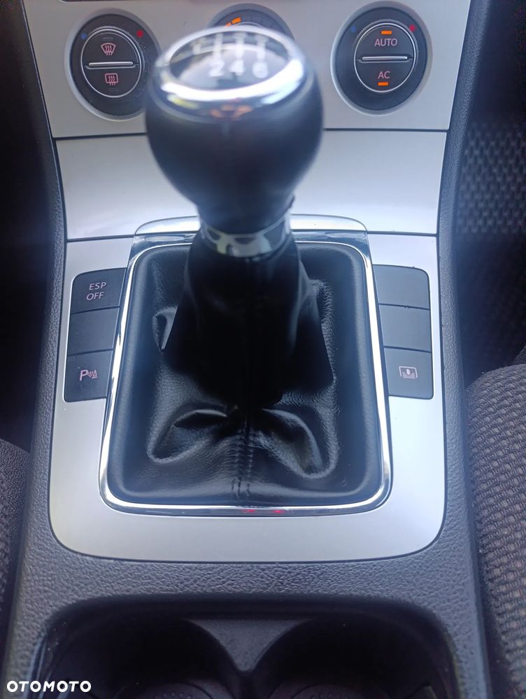 Volkswagen Passat 2.0 TDI DPF Comfortline - 29