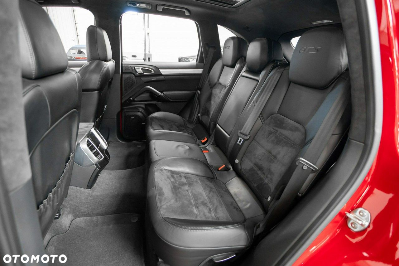 Porsche Cayenne GTS - 29