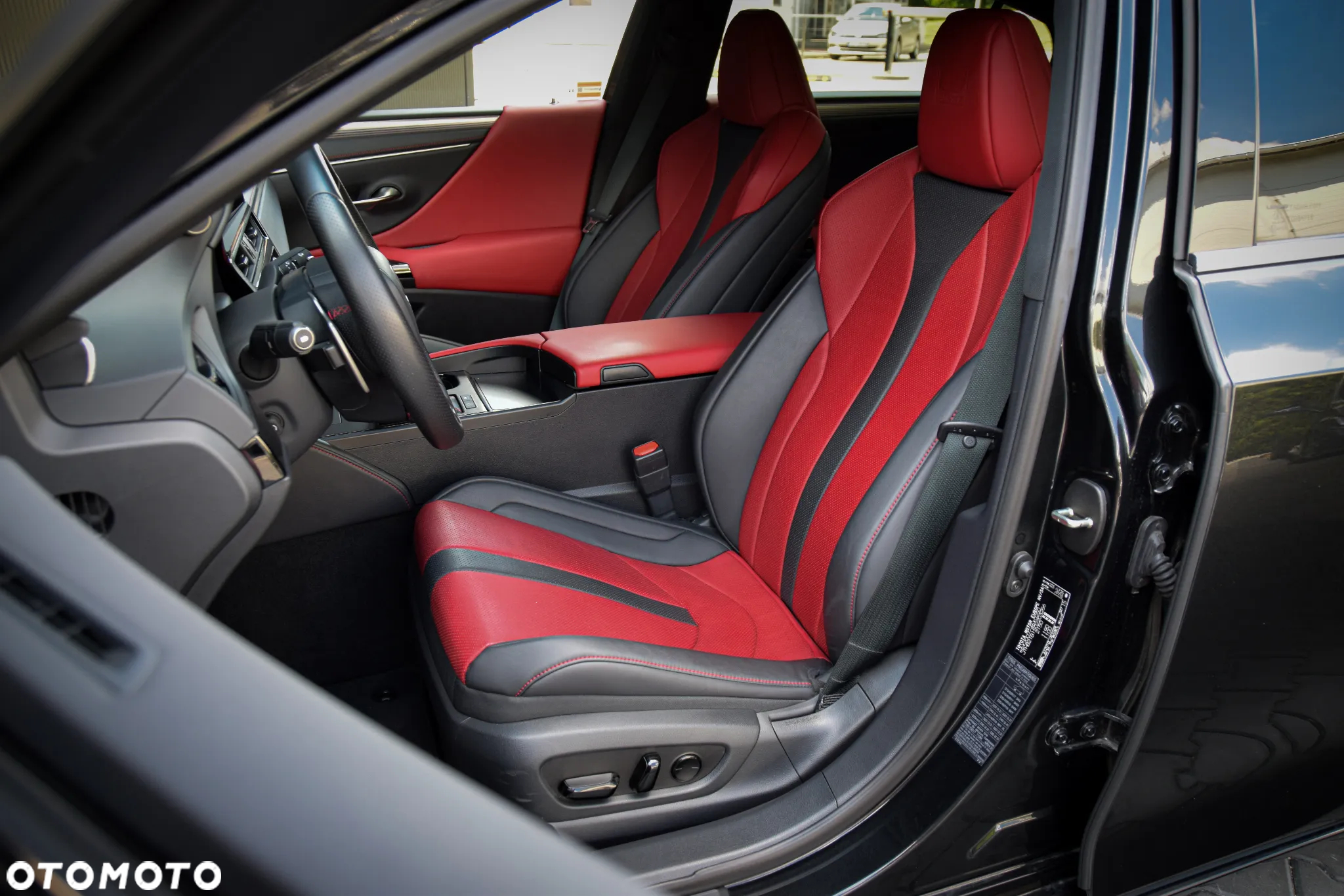 Lexus ES 300h F Sport Edition - 15