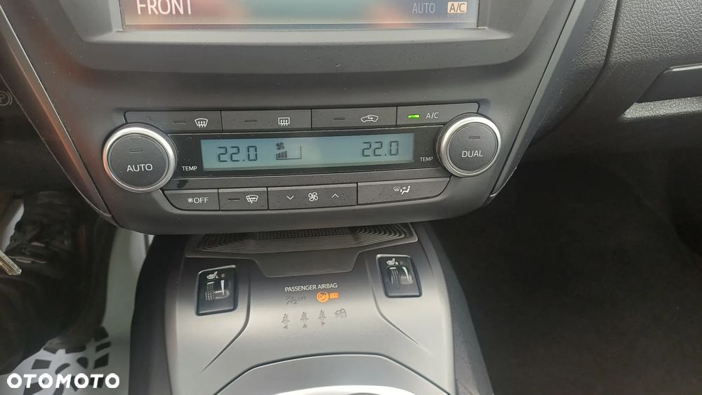 Toyota Avensis 1.8 Premium - 14