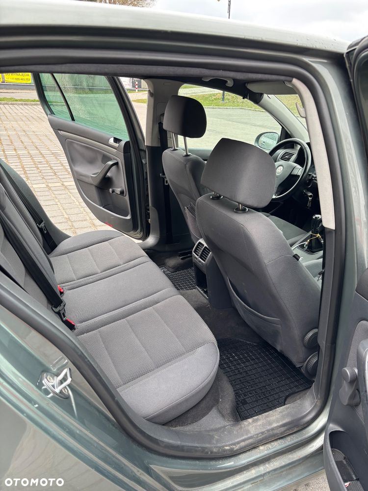 Volkswagen Golf 1.6 FSI Trendline - 12