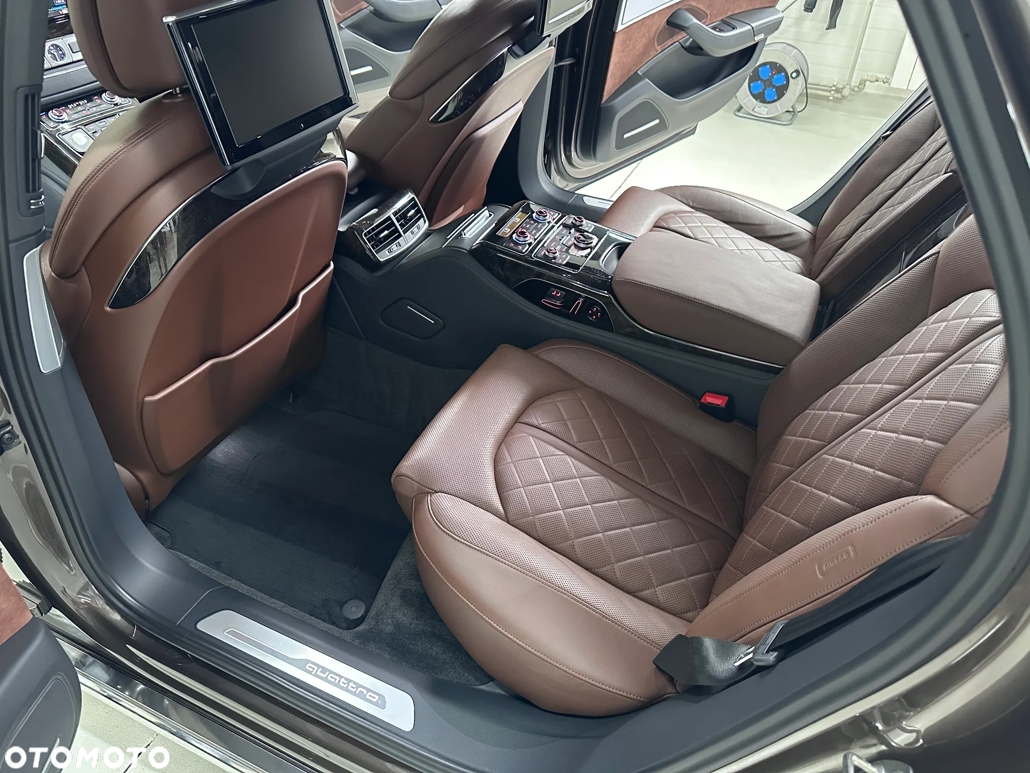 Audi A8 4.2 TDI clean diesel L Quattro - 11