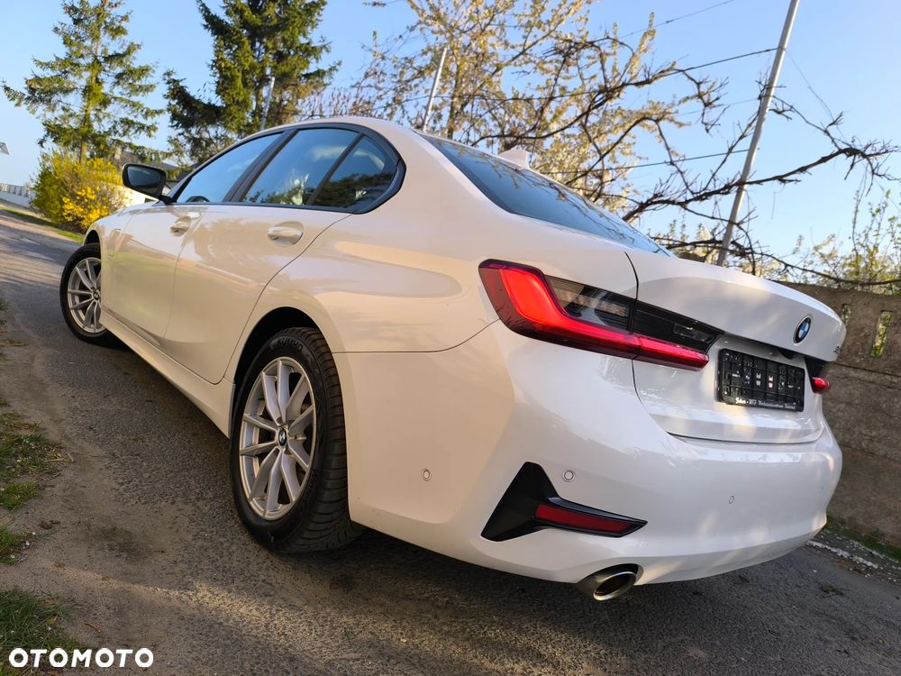 BMW Seria 3 330e iPerformance Sport Line - 3