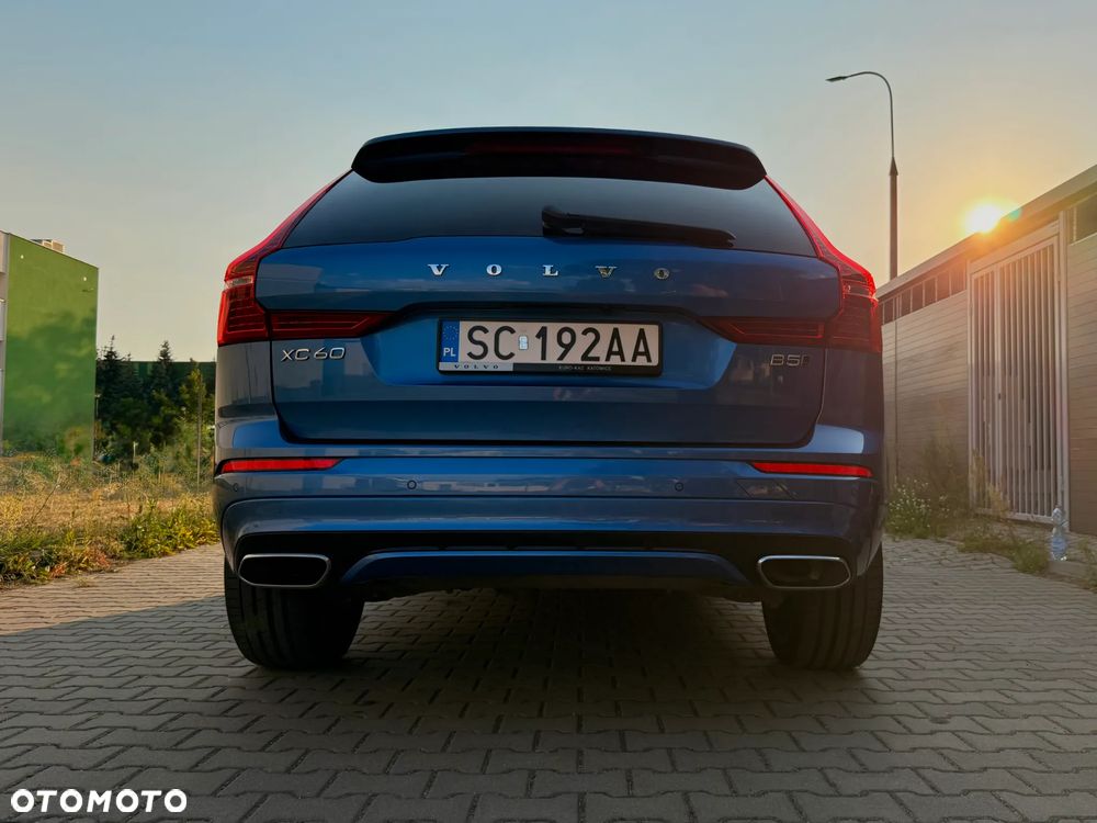 Volvo XC 60 B5 D AWD R-Design - 3