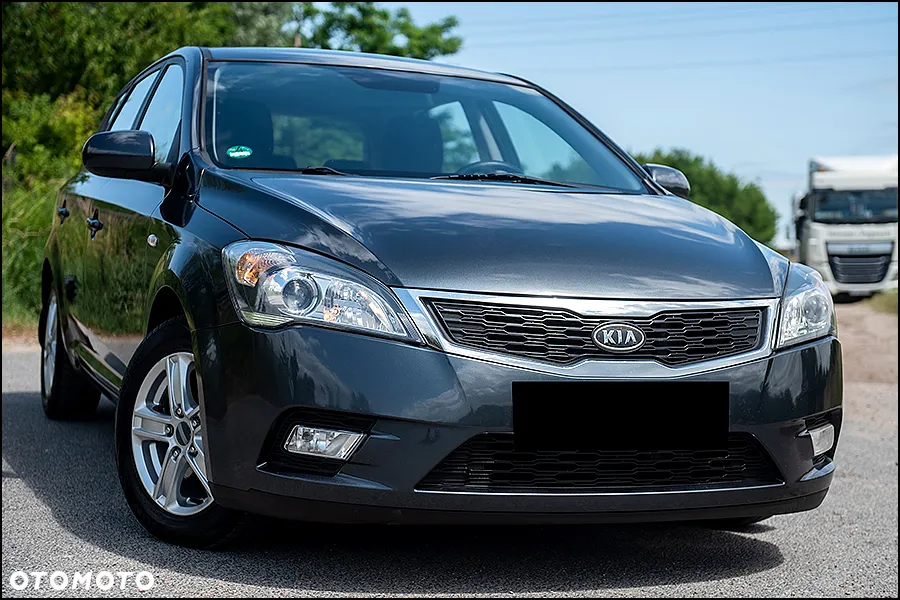 Kia Ceed - 10